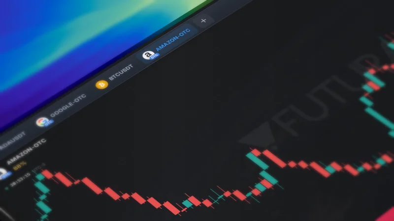 Trader analisando gráficos na plataforma Futura Broker com indicadores técnicos